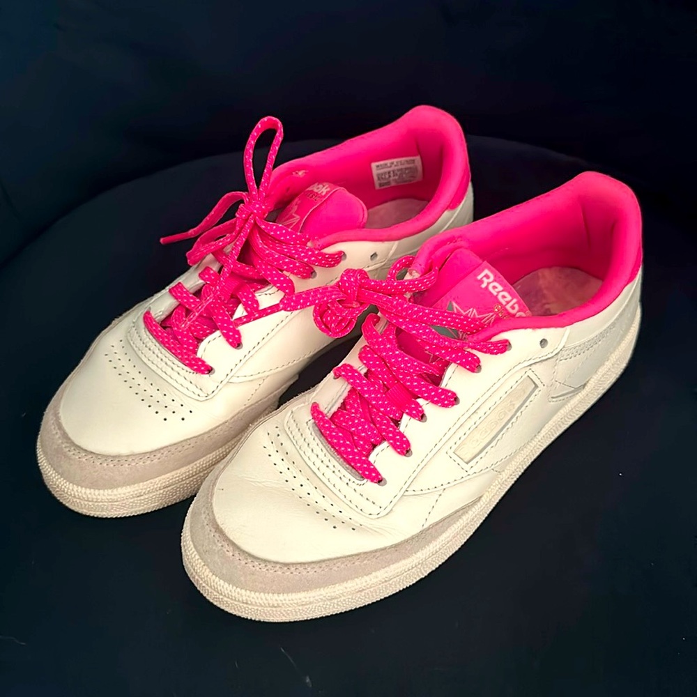only worn once, pink cute rebook sneakers!